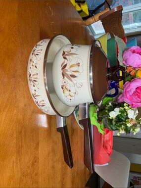 Vintage 70’s Cream Floral Saucepan Set with Brown Handles and Lids